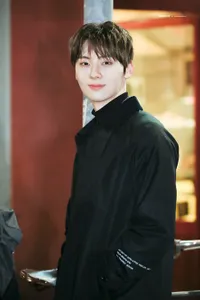 Gantengnya Hwang Minhyun di Milan Fashion Week, Bikin Terpesona