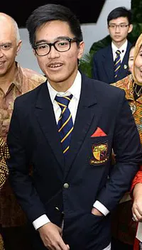 Gantengnya Kaesang Pangarep, Putra Jokowi Wisuda di Singapura