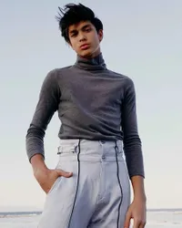 Gantengnya Meresahkan, Potret Eddy Meijer Anak Maudy Koesnaedi Dalam Photoshoot Terbaru - Makin Dewasa dan Memesona