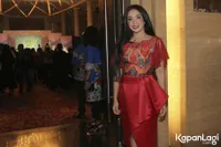 Gaya Cantik Ussy Sulistiawaty Jadi MC di Event Pesona Papua Barat