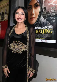 Gaya Casual Seleb di Premiere Film ASSALAMUALAIKUM BEIJING 