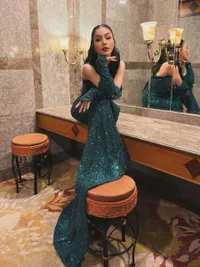 Gaya Denada Mirror Selfie Beda Banget, Pancarkan Pesona Cantik Paripurna