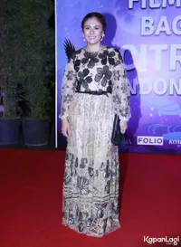 Gaya Elegan Deretan Aktris Hadir di Festival Film Indonesia 2018