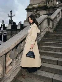Gaya Elegan Saat Raline Shah di Paris, Tampil Chic dengan Trench Coat