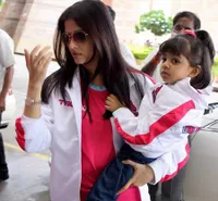 Gaya Kompak Aishwarya Rai dan Aaradhya Bachchan, Seru Abis!