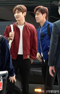 Gaya Member TVXQ di Bandara Incheon Siap Terbang Menuju Indonesia