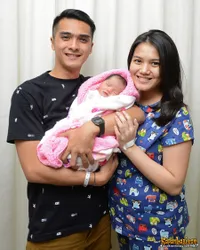 Gaya Narsis Ricky Harun - Herfiza Bareng Bayi Imut Mereka, Lucu!