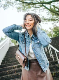 Gaya OOTD Kasual Asmirandah, Selalu Tampil Cantik dengan Outfit yang Simple