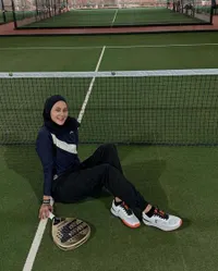 Gaya Outfit Berhijab Paula Verhoeven saat Olahraga Padel, Tampil Sporty dan Tetap Stylish