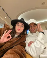 Gaya Pacarannya Disorot, Potret Chelsea Islan dan Rob Clinton Yang Makin Mesra - Sukses Bikin Netizen Auto Baper