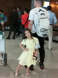 Gaya Putri Kecil Nafa Urbach di Bali, Santai Tapi Menggemaskan