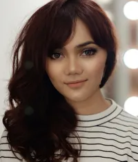 Gaya Rina Nose Setelah Lepas Hijab, Jadi 'Riana' - Wanita India