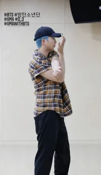 Gaya Simpel Tapi Hot Ala RM BTS yang Berhasil Buat Penggemar Meleleh