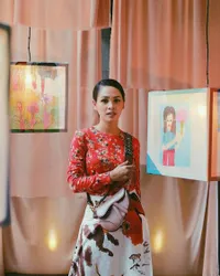 Gaya Stylish Andien Dalam Nuansa Etnik Elegan Saat Hadiri Pameran