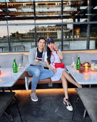 Gayanya Masih Kayak ABG, 8 Potret Sandra Dewi dan Harvey Moeis Kencan di Momen Ultah Anak - Dibilang Gendutan oleh Sang Suami 