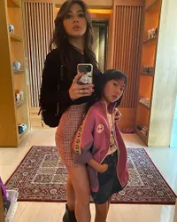 Gayanya Sosialita Abis, 8 Potret Kompak Adinda Bakrie dan Kierra Ong Putri Sulungnya - Outfit Stylish Curi Perhatian
