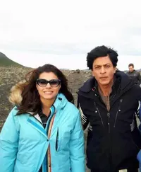 Gelak Tawa - Rangkul Akrab, Momen Manis SRK & Kajol di Islandia