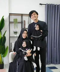 Gemes Banget! Ini 8 Selebriti Tanah Air yang Punya Anak Kembar, Mirip Banget Bikin Susah Bedain