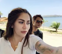 Gemes, Foto-Foto Pamer Tato Cinta Penelope Ini Bikin Mupeng