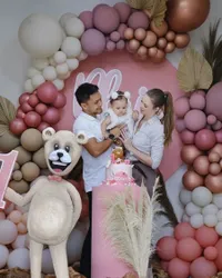 Genap 2 Tahun, Potret Baby Blair Putri Randy Pangalila yang Makin Menggemaskan dan Wajahnya Bule Banget