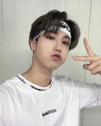 Genap Berusia 23 Tahun, 8 Potret Han STRAY KIDS Si Introvert yang Jadi Anggota Termuda KOMCA