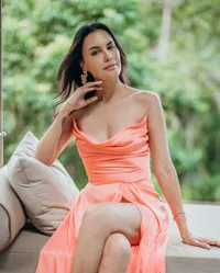 Genap Berusia 52 Tahun, 8 Potret Sophia Latjuba yang Tetap Cantik Kenakan Long Dress Satin Bak Remaja - Awet Muda Banget