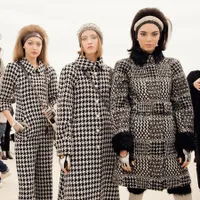 Gigi Hadid - Kendall Jenner Jadi Muse di Fashion Show Epic Chanel