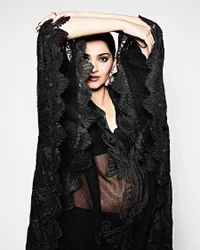 Glowing Abis, Potret Sonam Kapoor Stunning di Maternity Shoot Baru - Babybump Makin Besar