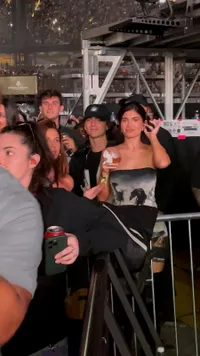 Go Public, Deretan Foto Kylie Jenner dan Timothee Chalamet Umbar Kemesraan di Depan Umum