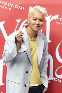 Gondrong dan Berkumis, 8 Potret Terbaru Mino WINNER yang Kayak Beda Orang - Pangling Banget!