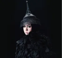 Gothic, Pemotretan Melly Goeslaw & Dewi Sandra Usung Warna Gelap