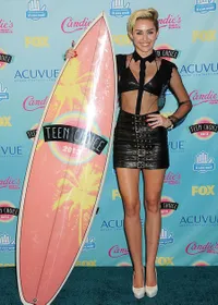 Galeri Beragam Fashion Selebriti di Teen Choice Awards 2013