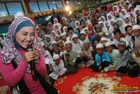 Galeri Fatin Shidqia Rayakan Ulang Tahun Bersama Anak Yatim