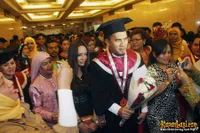 Galeri Foto Wisuda Saipul Jamiell Raih Sarjana Hukum