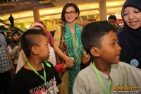Galeri Sederet Artis Belanja Bareng Anak Jalanan - Baju Lebaran