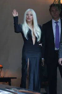 Gaun Super V-Neck Lady GaGa