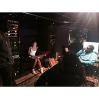 Gaya Agnez Mo di Studio Rekaman
