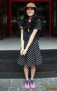 Gaya Asyik Sheryl Sheinafia, Penyanyi Cantik Fans Ariel NOAH