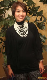 Gaya Elegan Minimalis Lusy Rachmawati