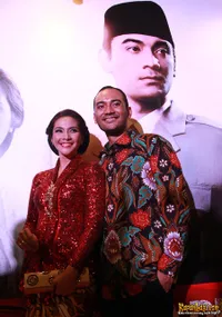 Gaya Keren Para Selebritis Indonesia di Premiere Film SOEKARNO