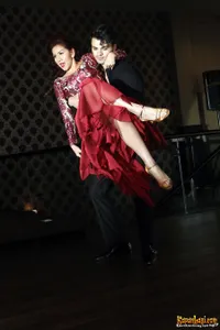 Gaya Seksi Venna Melinda Saat Launching Album