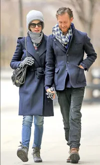 Gaya Selebriti di Tengah Guyuran Salju