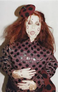 Gaya Unik Helena Bonham Carter