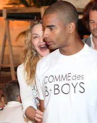 Gigi Emas Baru Madonna