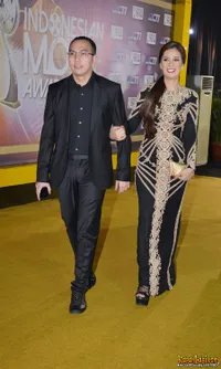 Glamornya Parade Seleb di Red Carpet Indonesian Movie Awards 2014
