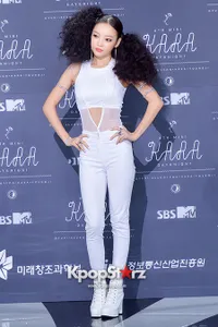 Goo Hara KARA Tampil Beda Dengan Rambut Ala Nenek Sihir