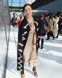 Hadiri Paris Fashion Week, Chelsea Islan Selfie Bareng Usher!