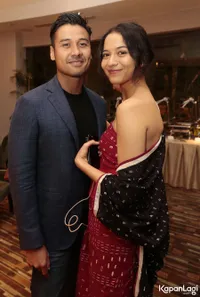 Hadiri Gala Premiere Film, Ini Gaya Serasi Putri Marino & Chicco!