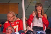 Hadiri Pertandingan NFL, Taylor Swift Berpacaran dengan Atlet Travis Kelce?
