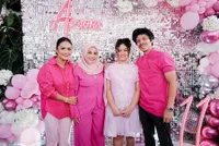 Hadiri Ultah Amora yang ke-11, Ini 8 Potret Aurel Hermansyah yang Hadir Beri Kado Branded dan Tampil Serba Pink - Momen Ameena Digendong Mamah Dedeh Jadi Sorotan